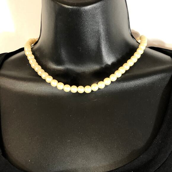 Faux Pearl Necklace 18" Creamy White Versatile Regency Barrel Clasp Retro Vtg - Picture 1 of 4